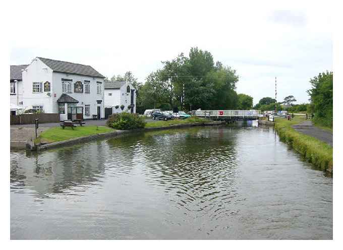 The Slipway pub alongside Crabtree Swing Bridge. 