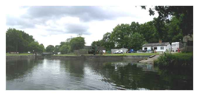 Basingstoke Canal aqueduct at Ash