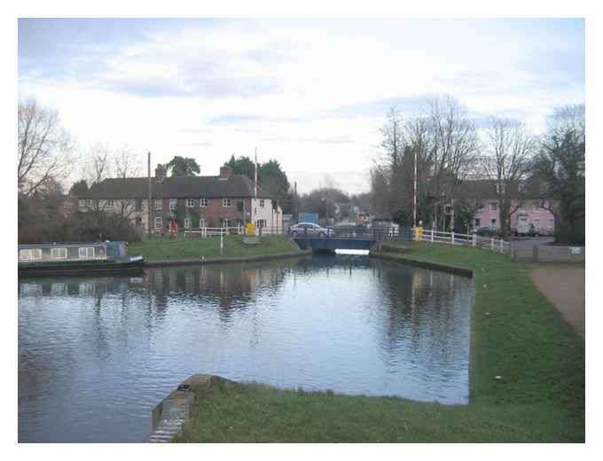 Aldermaston Swing Bridge © Jon Combe