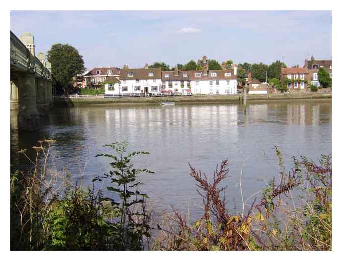 River Thames through Strand on the Green © sachab 