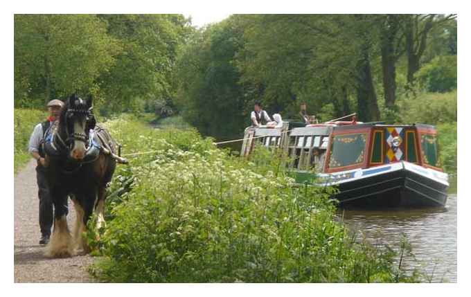 Horse Drawn boat near Tiverton Basin © usedcarspecialist