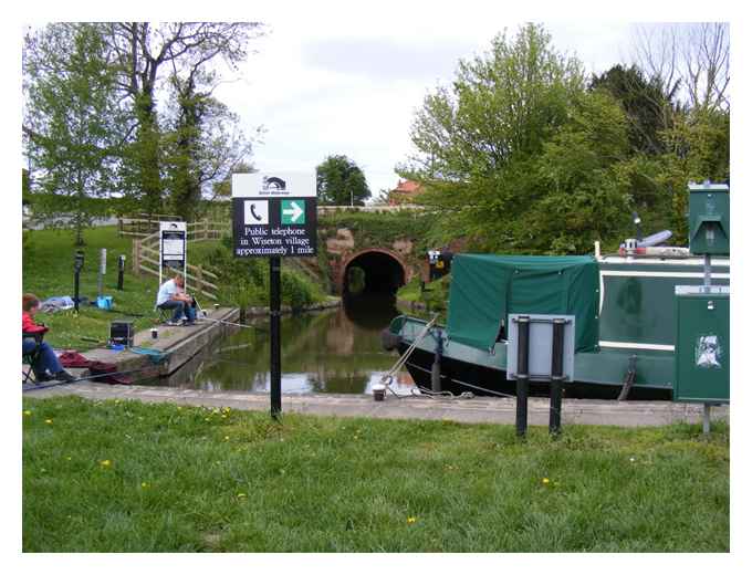 Start at the basin south of Drakeholes Tunnel.