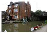 our main stopping point at The Lime Kilns pub adjacent to where the main A5 crosses the canal on the outskirts of Hinckley.